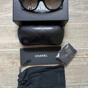 CHANEL | Accessories | Nwt Chanel Black Square 53 Sunglasses  display picture 2